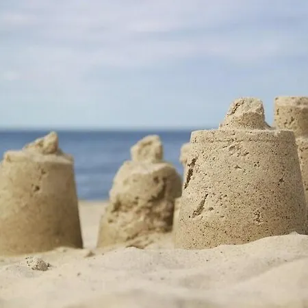 Close To The Beach, Playground Apartamento